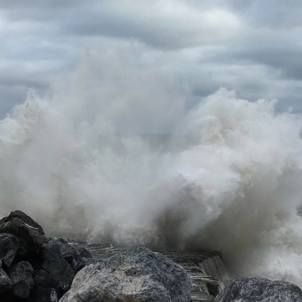 Large wave in the ocean